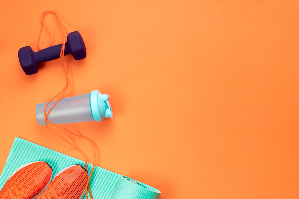 El plástico es uno de los principales materiales en el mundo del deporte. Acompáñanos para saber por qué, así como sus principales aplicaciones.