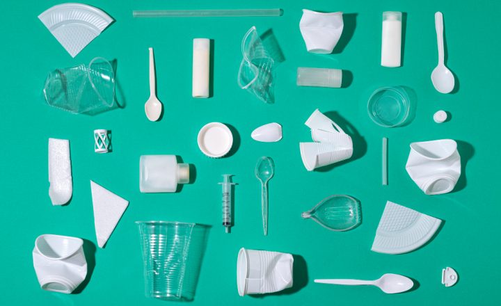 ¿Quieres que el 2025 sea el año para tu negocio? Descubre cómo gracias a las tendencias de la industria del plástico para 2025.