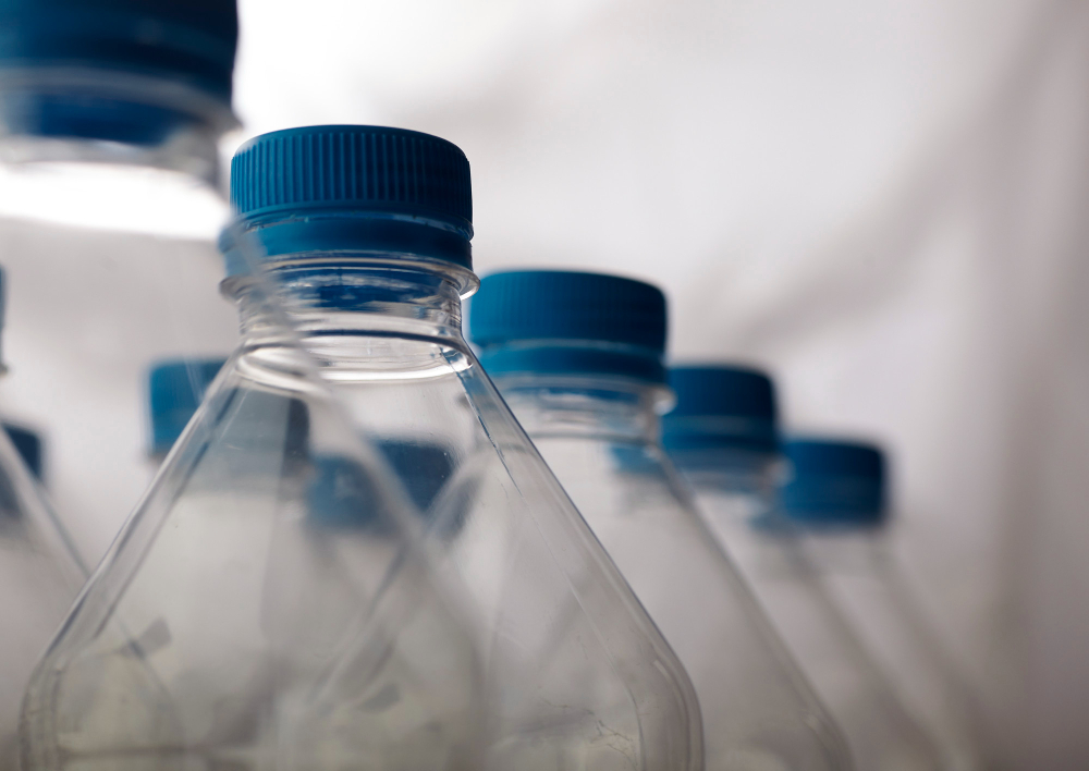 5 principales certificaciones y regulaciones en la producción de plásticos