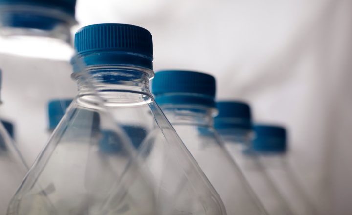 5 principales certificaciones y regulaciones en la producción de plásticos